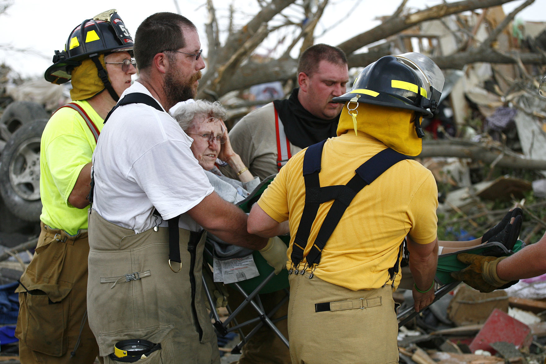 052508mp-parkersburg-torn-8